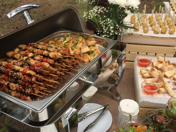 Фуршетный сет классический с горячими закусками на 10 персон в Чите