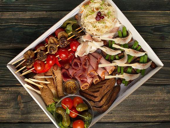 Заказать Мужской сет закусочный на 5-6 персон в Санкт-Петербурге