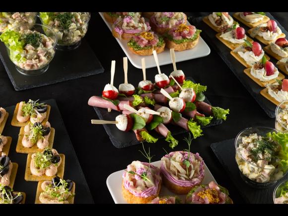 Заказать Мини фуршет с салатиками на 20 персон в Казани